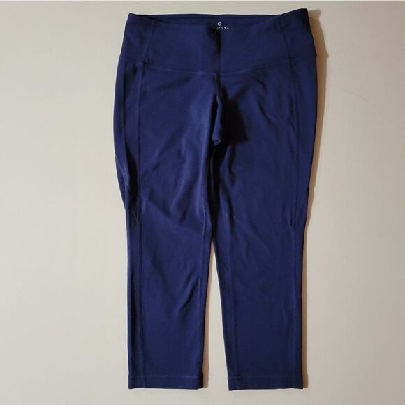 Athleta Pants - Athleta Women's Navy Capri Leggings